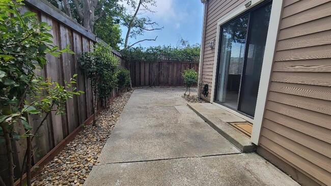 Building Photo - 173 Crown Cir