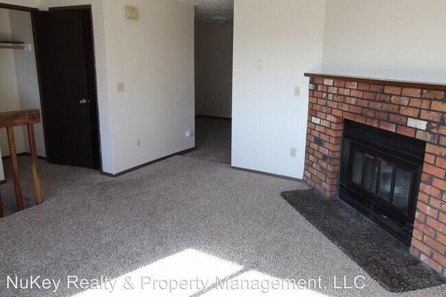 Building Photo - 2201-2203 E Euclid Ave