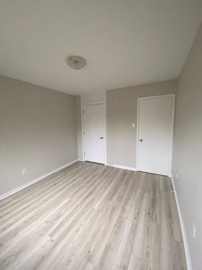 Building Photo - 11 Garshan Rd