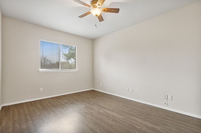 Building Photo - Large Spacious Home on Cul-de-sac!!!