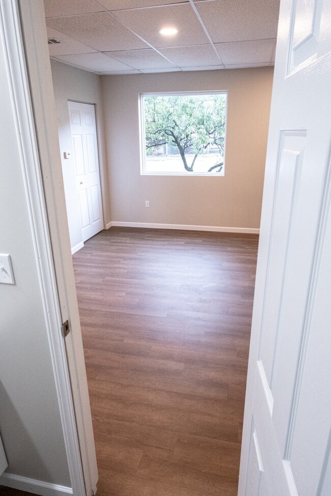 Living Area - 539 E Main St