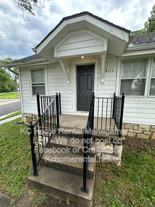 Building Photo - 6111 Raytown Rd