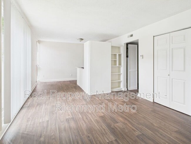 Foto del edificio - 3202-3206 Midlothian Turnpike