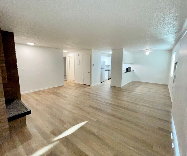 Foto del edificio - RENOVATED 2BD/1BA MILLWOOD APARTMENT | A/C | COVERED PARKING | PET FRIENDLY | AVAIL APRIL 15, 2026
