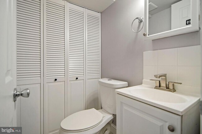 Foto del edificio - 9838 Town Ln