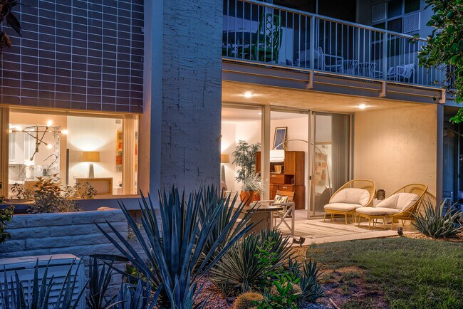 Building Photo - 523 Desert Lakes Dr
