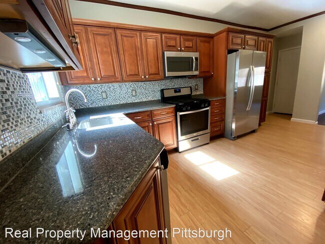 Building Photo - 4 br, 2.5 bath House - 16 Mary St