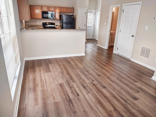 Building Photo - 7100 Oakley Ct