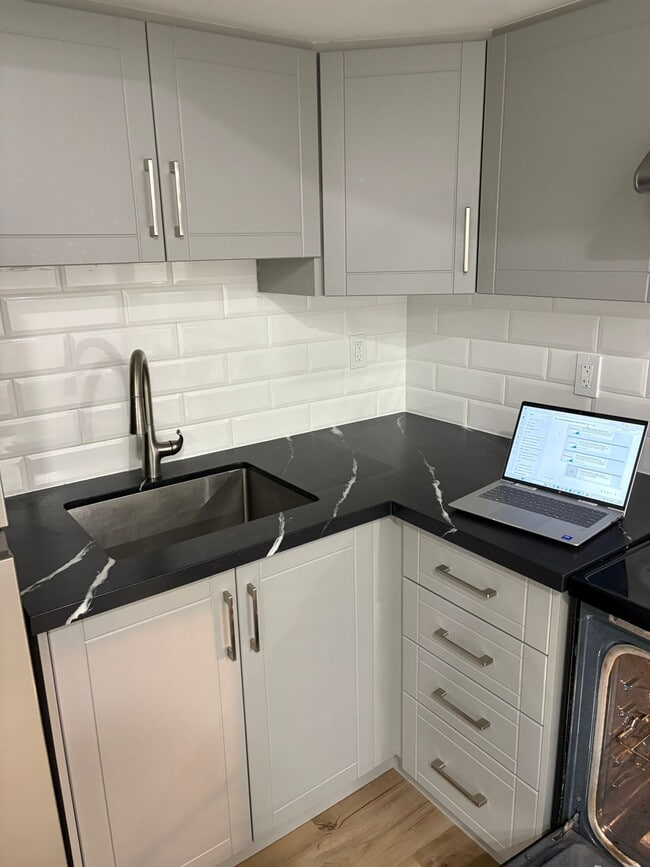 Photo du bâtiment - 6 Miracle Trl