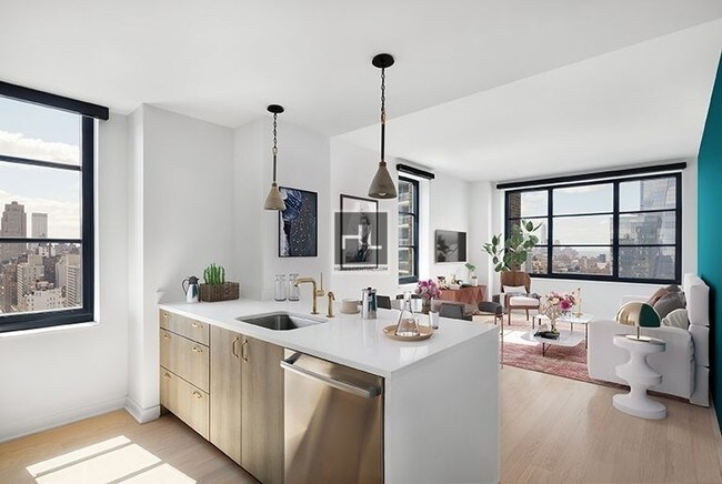 Building Photo - 515 W 38th St