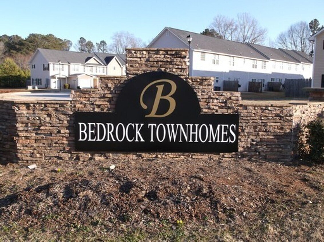 Foto del edificio - Charming townhome community!