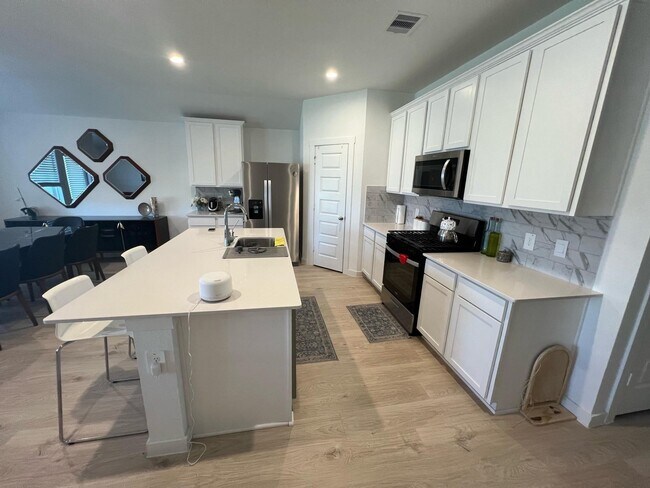 Foto del edificio - 4007 Pierce Pl Ln