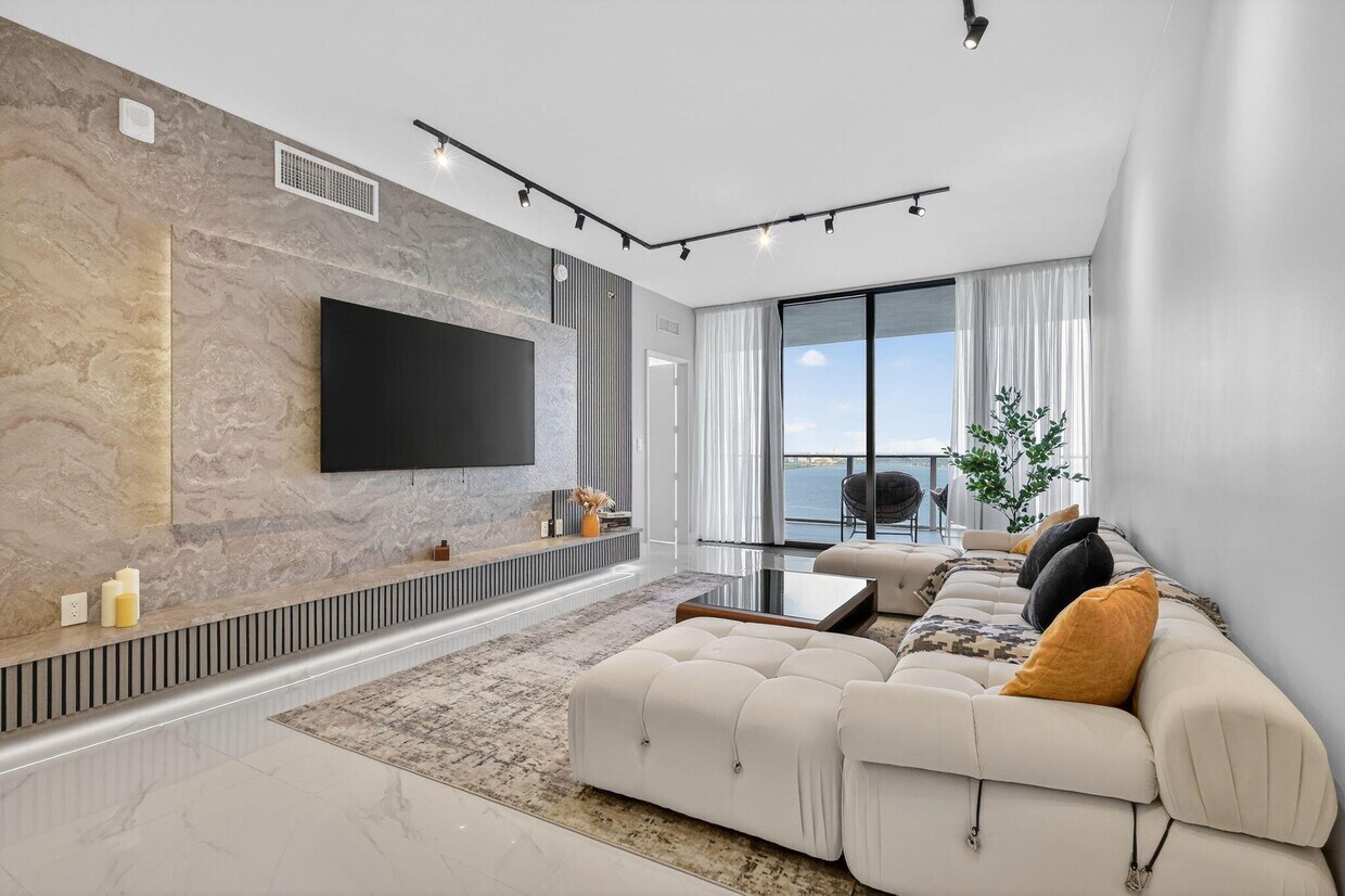 Foto principal - 700 NE 23rd St