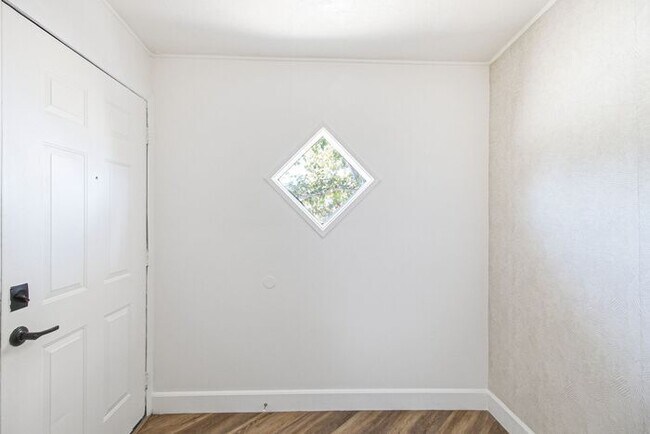 Foto del edificio - Remodeled 2 Bedroom Home with Charming Outdoor Space