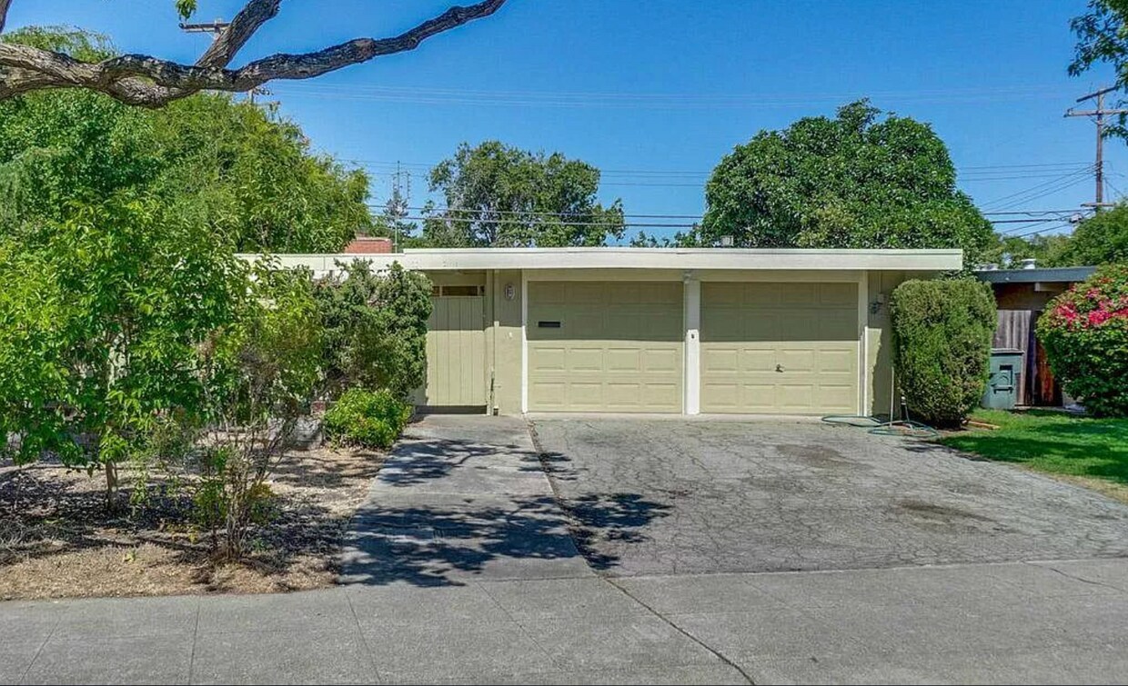 Primary Photo - 1011 Moreno Ave
