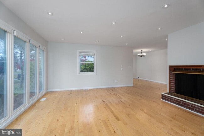 Foto del edificio - 384 Walnut Ln