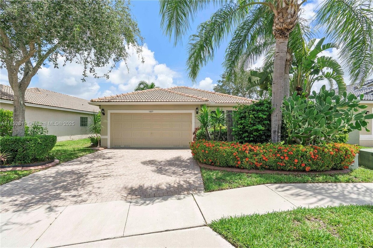 Foto principal - 12077 SW 7th St