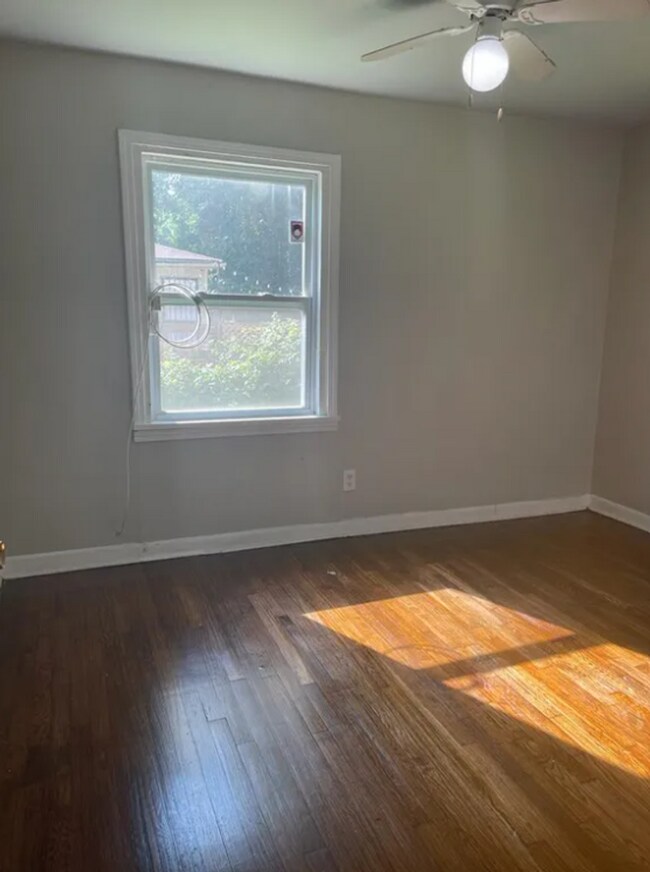 Building Photo - 3 Bed and 1 Bath in Atlanta!