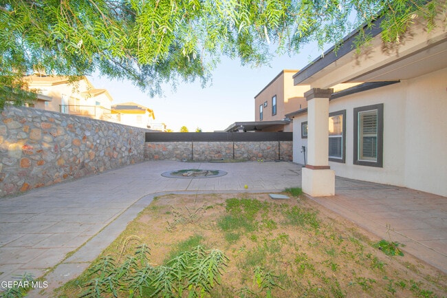 Building Photo - 5349 Jose Duran Ln