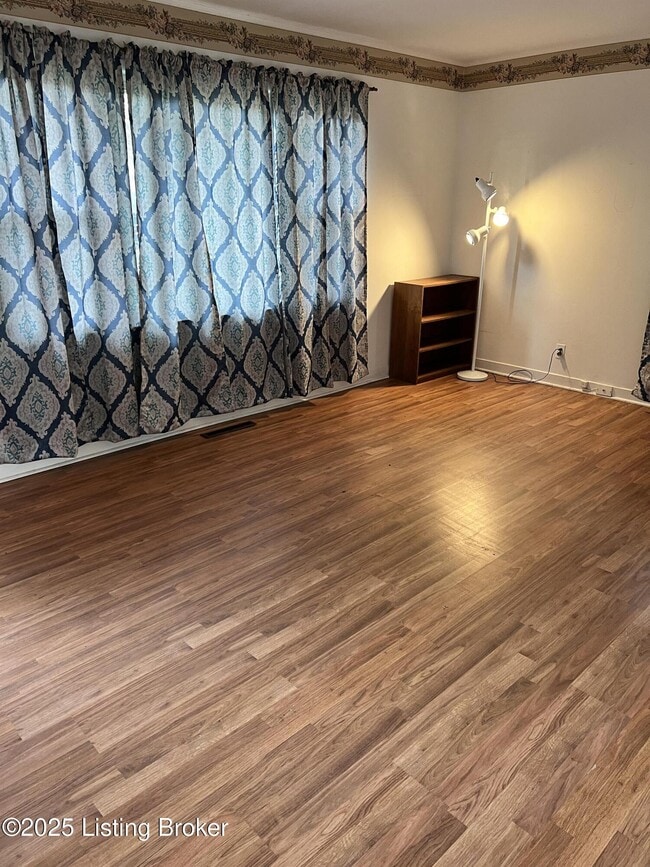 Foto del edificio - 3122 Commander Dr