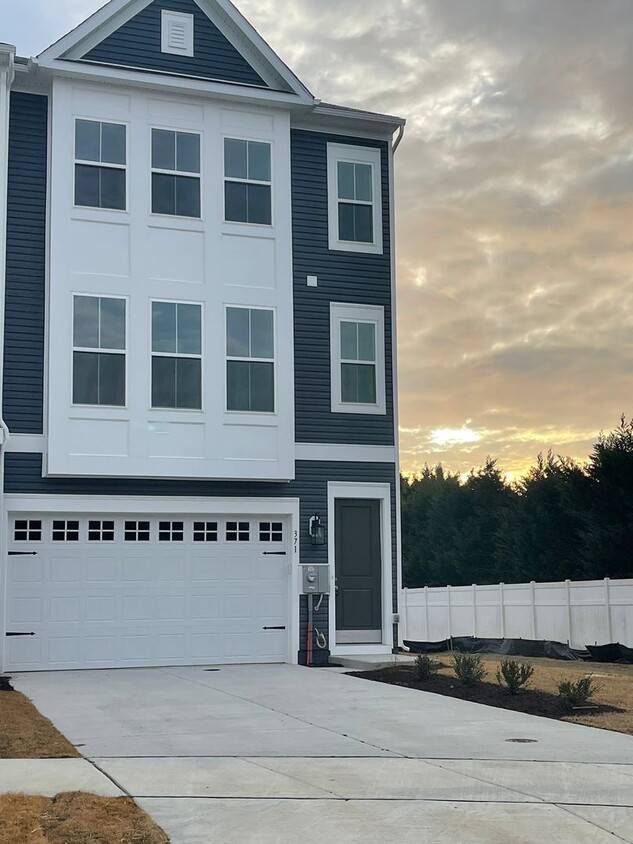 Primary Photo - Brand New 3 Bedroom Townhouse for Rent in ...