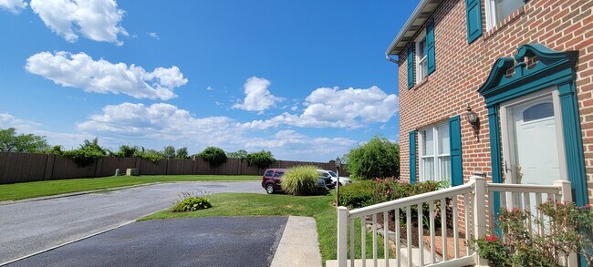 Building Photo - 655 Park Ridge Dr