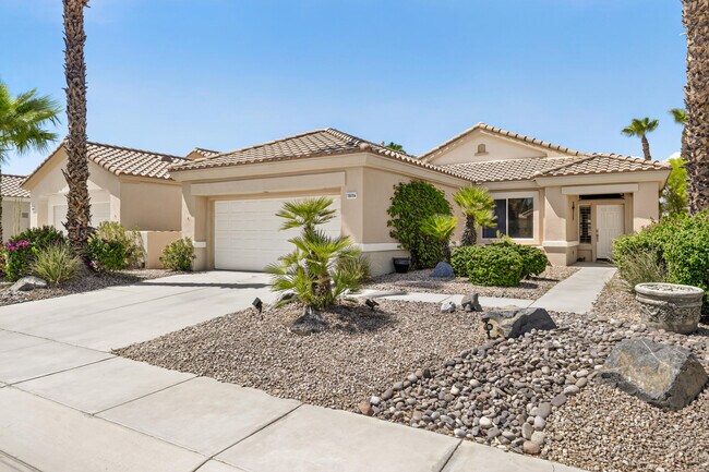 Foto del edificio - 78724 Palm Tree Ave