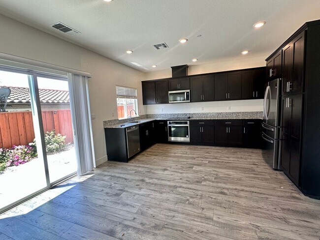 Foto del edificio - Luxurious 3 Bedroom 2.5 Bath in Hayward
