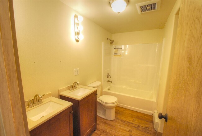 Building Photo - 1738 Alaska Way