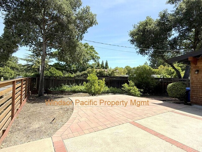 Building Photo - Cozy Home With Lots Of Upgrades ! Exquisit...