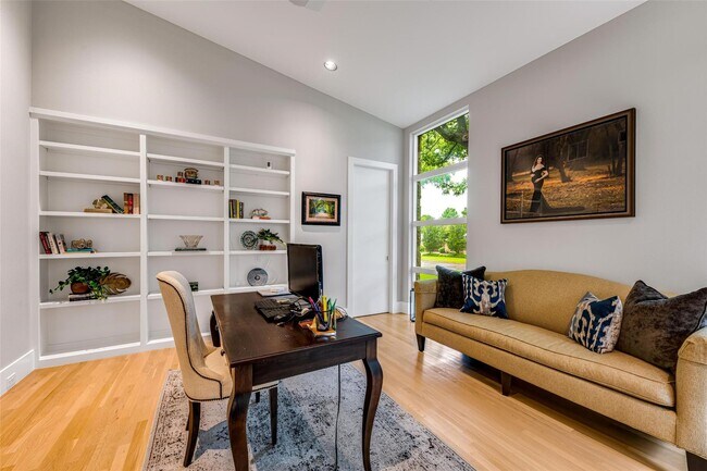 Building Photo - 5624 Melshire Dr
