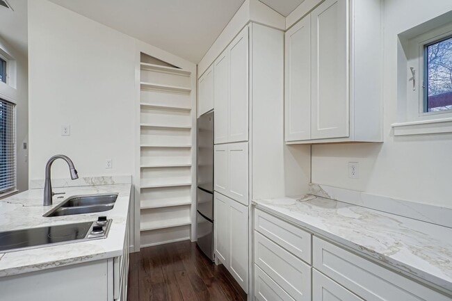 Foto del edificio - 2290 Nicholl St E