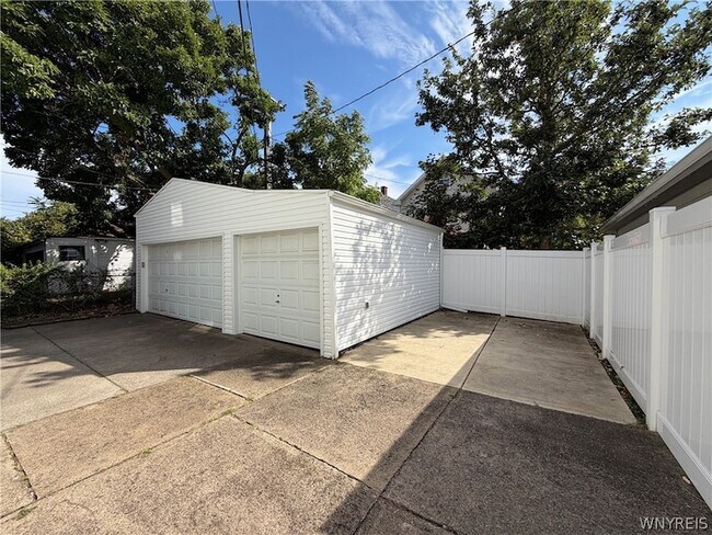 Foto del edificio - 641 Amherst St