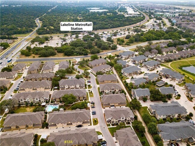 Foto del edificio - 13800 Lyndhurst St