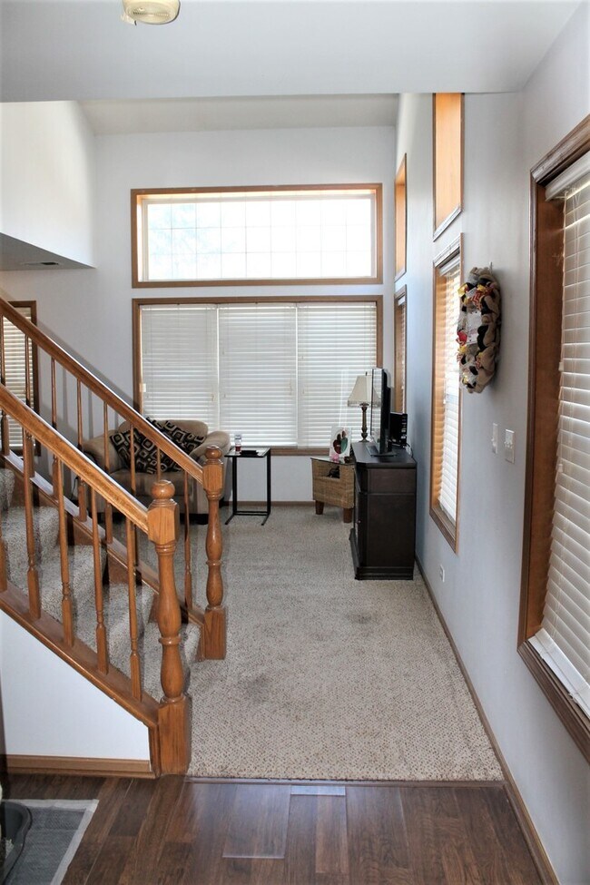 Foto del edificio - 156 Castlewood Ct