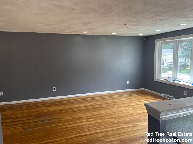 Foto del edificio - 62 Frederickson Dr