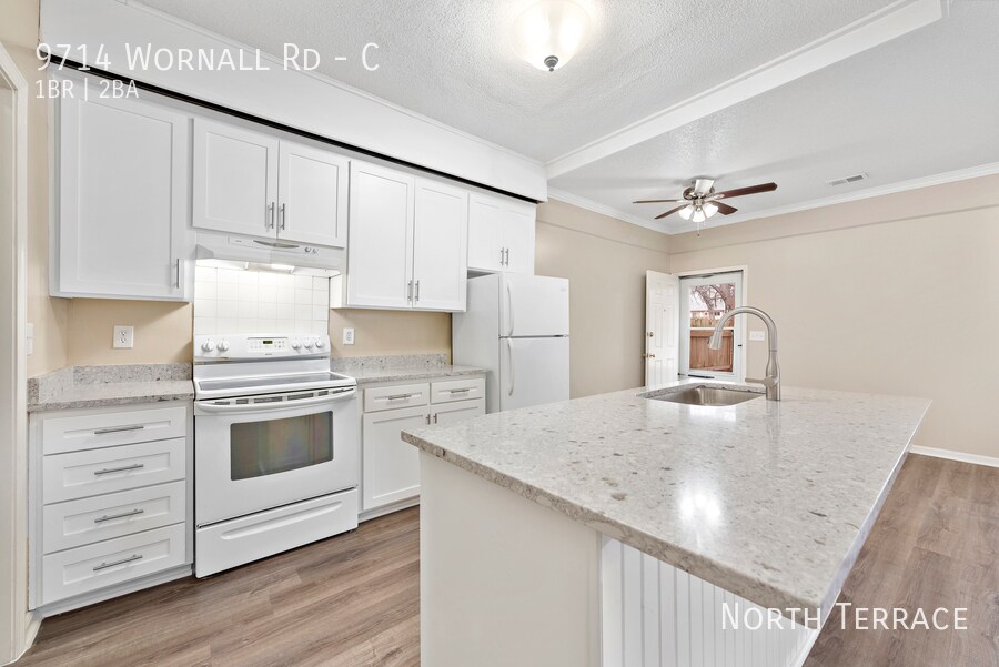 Primary Photo - 9714 Wornall Rd