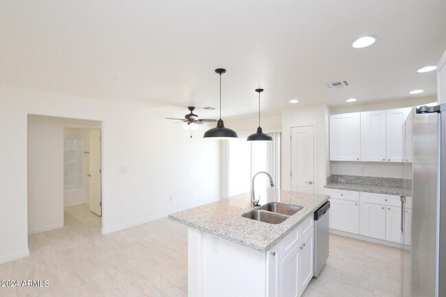 Building Photo - 14925 S Patagonia Rd