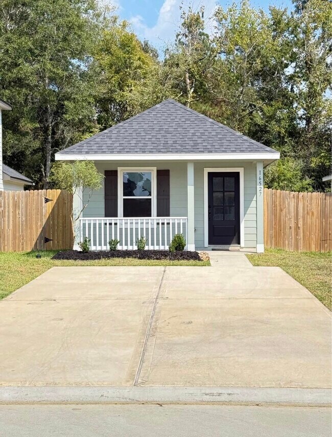 Building Photo - 16527 Jasmine Marie Pl