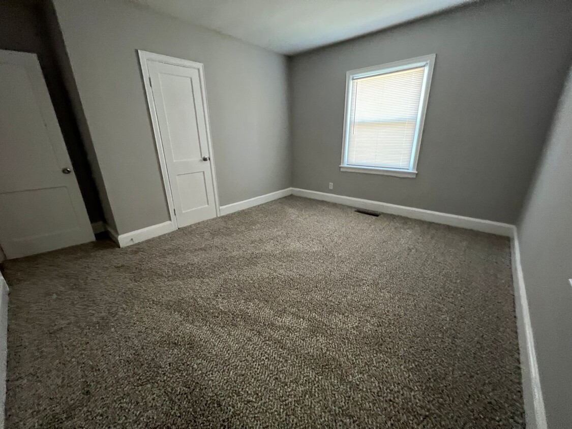 Primary Photo - Cozy 2 Bedroom Available Immediately