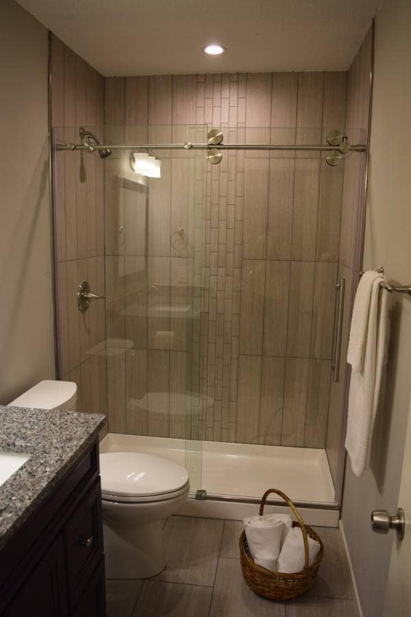 master bathroom - 955 Bresslyn Rd