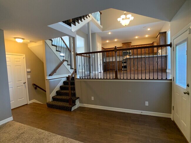 Building Photo - 3318 SW Regatta Dr