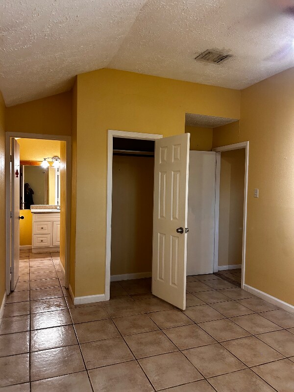 Building Photo - 1619 Bugle Run Dr