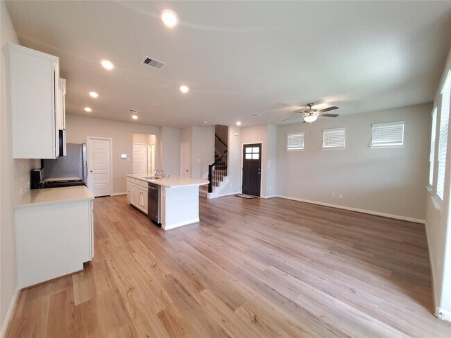 Building Photo - 1526 Beach Oak Dr