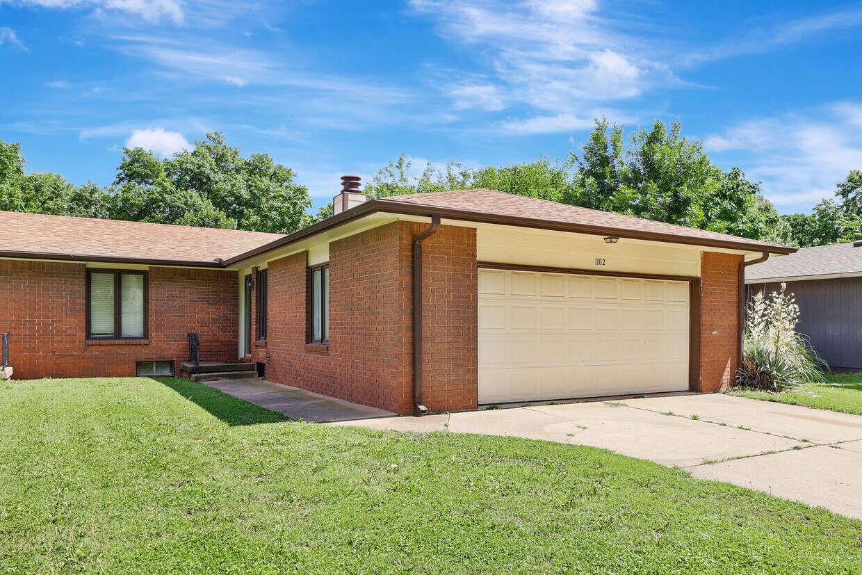 Foto principal - 1102 E Redwood Rd