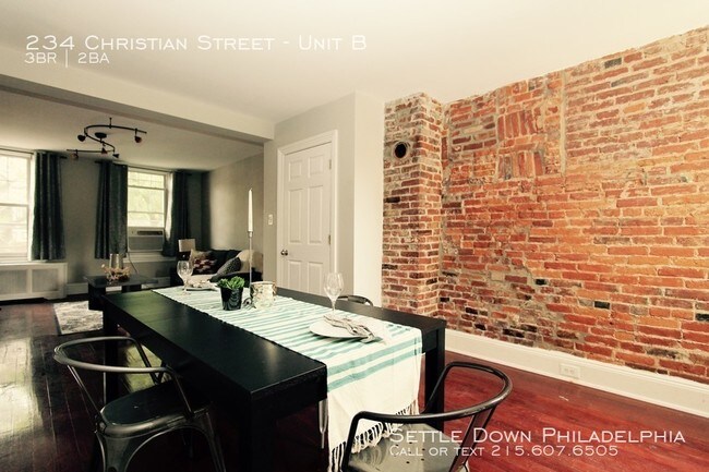 Building Photo - Rent this! Queen Village and Gorgeous!