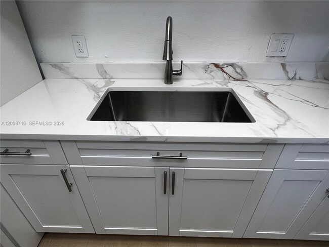 Foto del edificio - 7124 Southgate Blvd