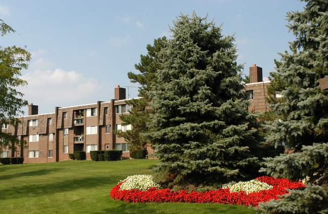 Building Photo - Islander Apartments