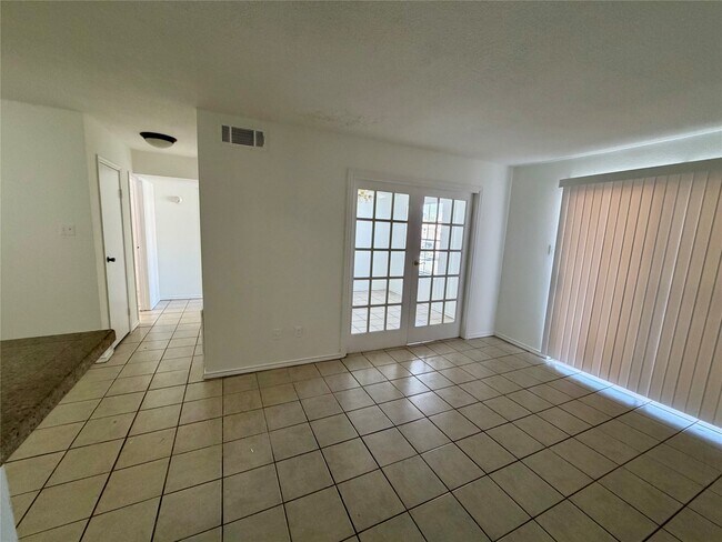 Foto del edificio - 2750 Holly Hall St
