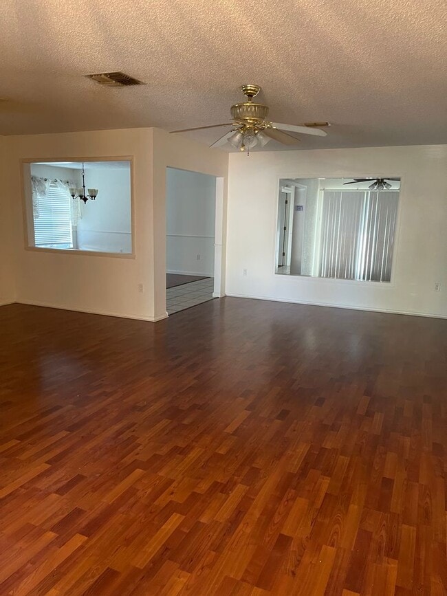 Building Photo - Spacious 3  Bedroom plus Den 3.5 baths 2 car plus golf cart garage in Timber Pines